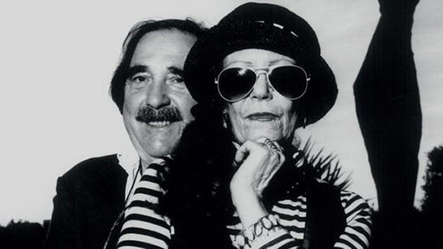 Vetik y Joel Roger, en el jardín de la galería Es Molí. JÉRÔME FERRIÈRE